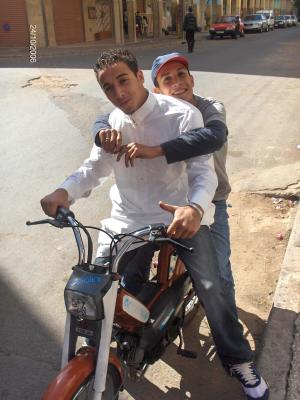 c fazza avec le moto de smail